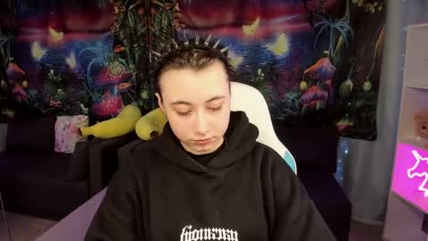 Snapshot of clarabenson chatting on April 10, 8:57 pm clarabenson online show from April 10, 8:57 pm