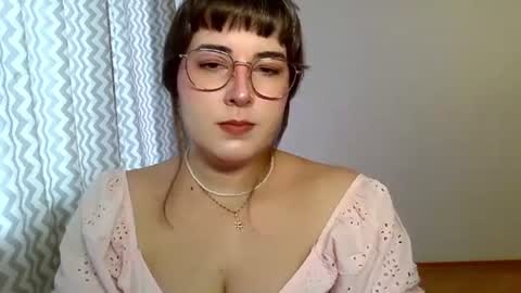 Snapshot of claralovely chatting on August 7, 9:00 am Clara online show from August 7, 9:00 am