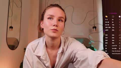 Snapshot of clare_ff chatting on June 16, 1:58 pm Claire online show from June 16, 1:58 pm