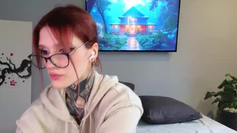 Snapshot of clarewoods chatting on November 8, 8:03 am Sophie online show from November 8, 8:03 am