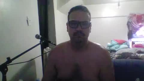 clark_kent1986 online show from April 24, 9:17 pm