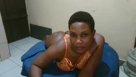 Snapshot of classyhornybabe chatting on February 13, 2:01 am Angel online show from February 13, 2:01 am