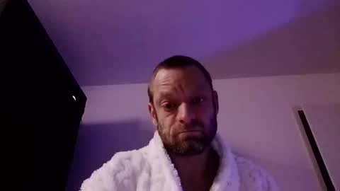 Snapshot of clausenflorian880 chatting on December 17, 1:22 am Florian online show from December 17, 1:22 am