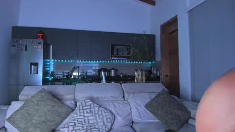 claytonburgues online show from February 6, 2:05 am