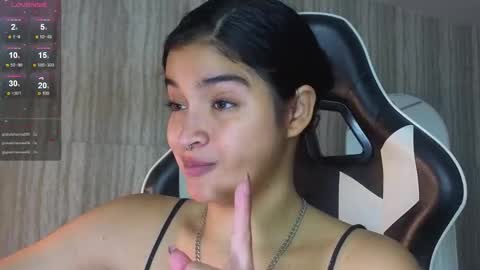 Snapshot of clementine_t chatting on November 22, 1:10 pm Clementine online show from November 22, 1:10 pm