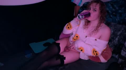 clemie32677 online show from November 25, 10:43 pm