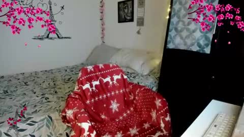 Snapshot of cleo_christmas chatting on June 19, 12:48 am cleo_christmas online show from June 19, 12:48 am