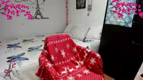 Snapshot of cleo_christmas chatting on July 13, 6:11 pm cleo_christmas online show from July 13, 6:11 pm