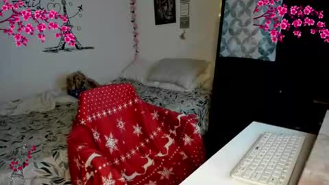 Snapshot of cleo_christmas chatting on August 2, 12:31 am cleo_christmas online show from August 2, 12:31 am