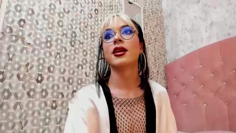 Snapshot of cleo_nilee chatting on October 31, 4:57 am cleo online show from October 31, 4:57 am