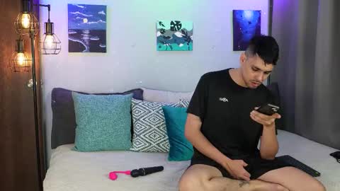 Snapshot of cleoanubis_ chatting on October 25, 5:26 am Girl Juliana and Federico online show from October 25, 5:26 am