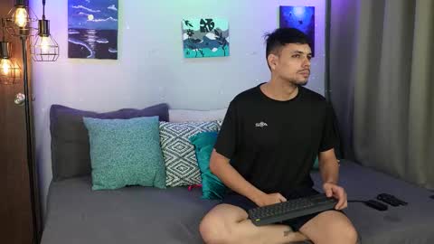 Snapshot of cleoanubis_ chatting on November 2, 5:43 am Girl Juliana and Federico online show from November 2, 5:43 am