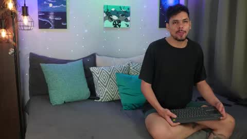 Snapshot of cleoanubis_ chatting on November 11, 5:51 am Girl Juliana and Federico online show from November 11, 5:51 am