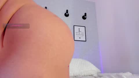 Snapshot of cleojhonson chatting on November 28, 9:01 am . Cleo Jhonson . online show from November 28, 9:01 am