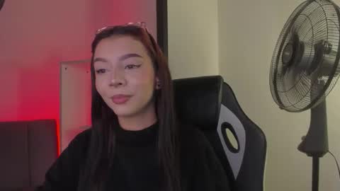 cleowhite_ online show from February 13, 8:49 pm