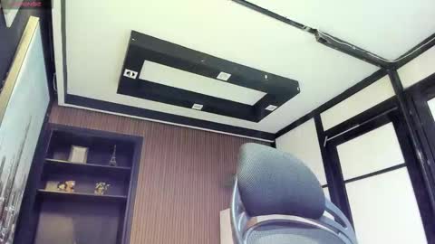 cleowhite_ online show from March 13, 8:26 pm