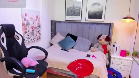 clhoe_johnson_ online show from November 8, 12:27 pm