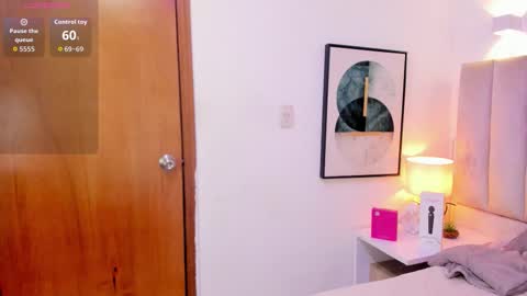 clhoe_johnson_ online show from November 17, 12:55 pm