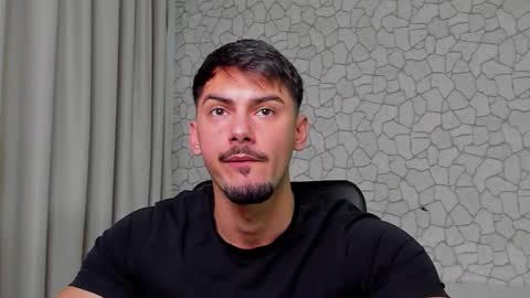 Snapshot of clintmasterss chatting on December 16, 6:51 am ClintMasterss online show from December 16, 6:51 am