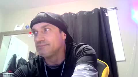 Snapshot of clintwood12 chatting on December 8, 11:35 am chad online show from December 8, 11:35 am