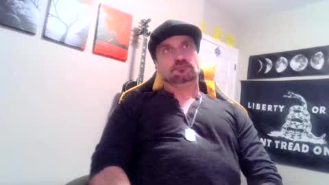 Snapshot of clintwood12 chatting on January 12, 12:39 am chad online show from January 12, 12:39 am