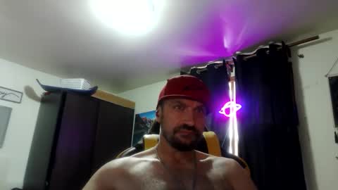 Snapshot of clintwood12 chatting on November 1, 5:59 pm chad online show from November 1, 5:59 pm