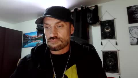 Snapshot of clintwood12 chatting on November 12, 7:35 pm chad online show from November 12, 7:35 pm