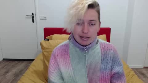 Syl  online show from February 16, 7:49 pm