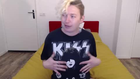 Syl  online show from February 23, 2:35 pm