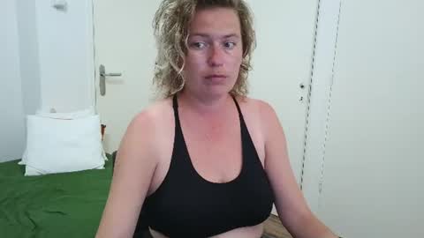 Syl  online show from June 21, 3:25 pm