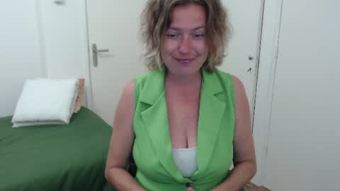 Syl  online show from June 25, 5:23 am