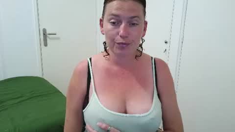 Syl  online show from July 26, 2:46 pm