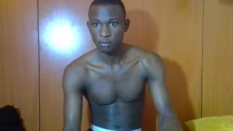 clive_damian online show from May 26, 11:50 am
