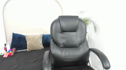 Snapshot of cloe_amazingg chatting on January 9, 1:47 pm Cloe online show from January 9, 1:47 pm