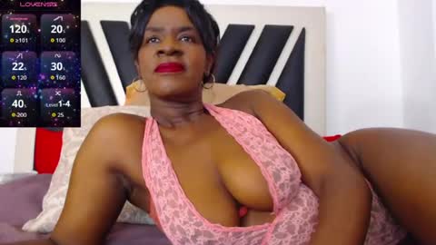 Snapshot of cloe_doll chatting on June 20, 11:35 am CLOE online show from June 20, 11:35 am