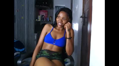 Snapshot of cloe_mae chatting on September 18, 9:55 am Cloe online show from September 18, 9:55 am