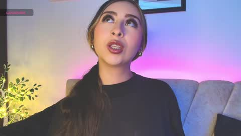 Snapshot of cloe_martinezz_ chatting on April 25, 5:10 am cloe_martinezz_ online show from April 25, 5:10 am