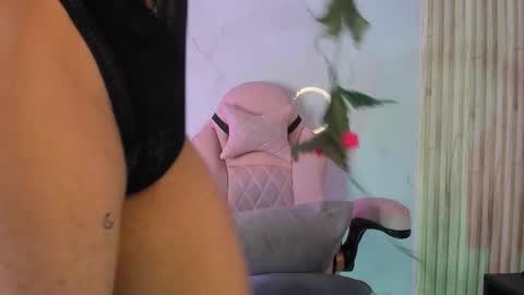 Snapshot of cloe_morningstarr chatting on November 22, 3:33 pm Cloe online show from November 22, 3:33 pm