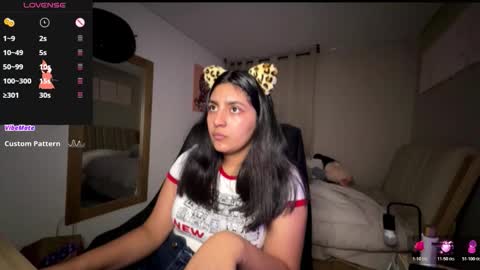 Snapshot of cloe_small08 chatting on October 27, 2:15 am cloe small online show from October 27, 2:15 am