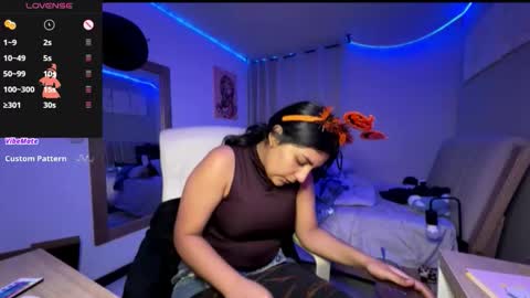 Snapshot of cloe_small08 chatting on October 31, 2:23 am cloe small online show from October 31, 2:23 am