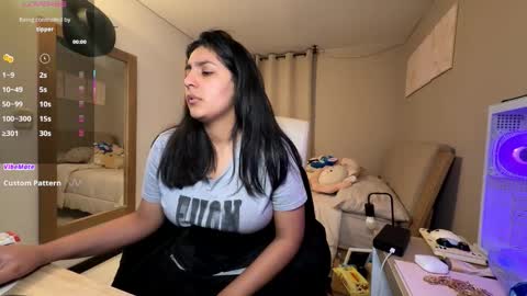 Snapshot of cloe_small08 chatting on November 26, 12:44 am cloe small online show from November 26, 12:44 am