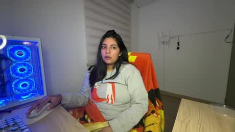 cloe small online show from July 21, 4:04 am