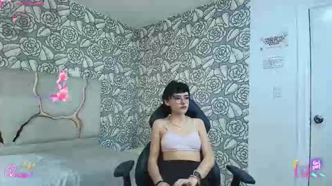 cloee_tay1 online show from February 14, 11:51 am