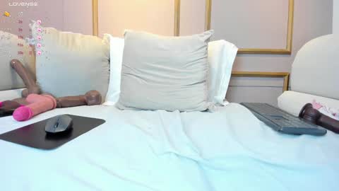 Snapshot of cloehap chatting on December 19, 3:52 pm Cloe online show from December 19, 3:52 pm