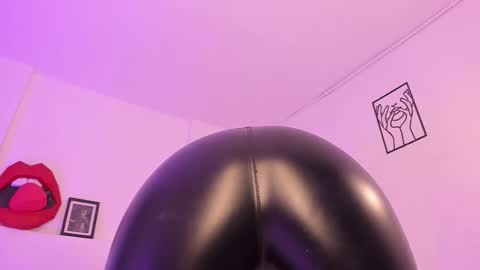 Snapshot of cloehonney chatting on March 12, 8:10 pm cloe online show from March 12, 8:10 pm