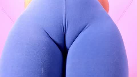 Snapshot of cloehonney chatting on November 6, 12:39 pm cloe online show from November 6, 12:39 pm