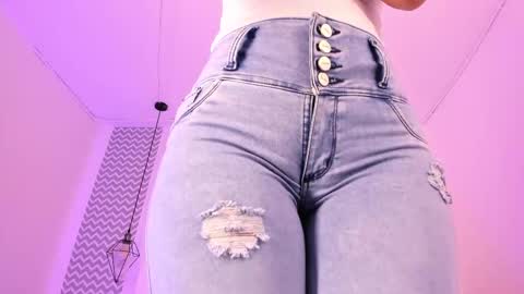 Snapshot of cloehonney chatting on December 22, 9:34 pm cloe online show from December 22, 9:34 pm