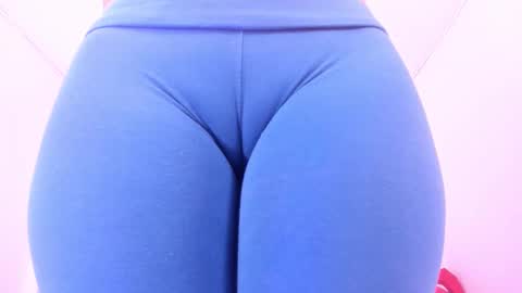 Snapshot of cloehonney chatting on January 15, 7:17 pm cloe online show from January 15, 7:17 pm