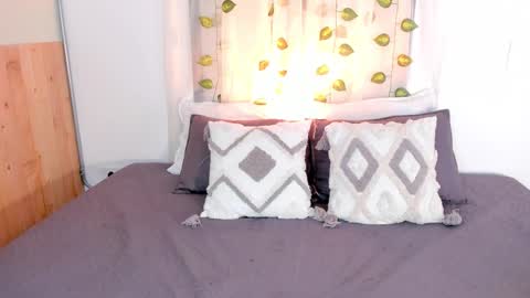 Chloe Smith online show from January 5, 5:27 pm