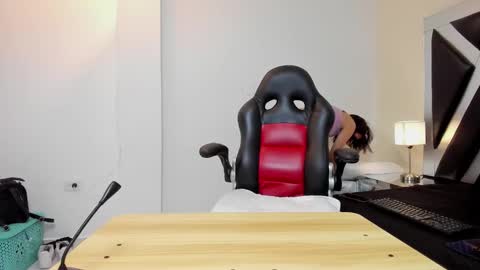 Snapshot of cloeperson chatting on November 22, 11:31 am lady cloe person online show from November 22, 11:31 am